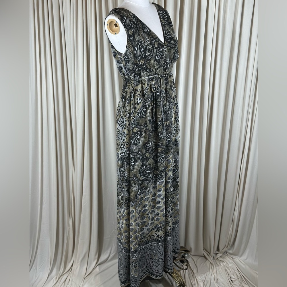 A Pea In The Pod Maternity Dress